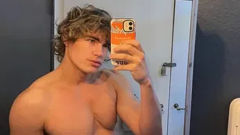 Zander Hodgson Is Posed and Exposed