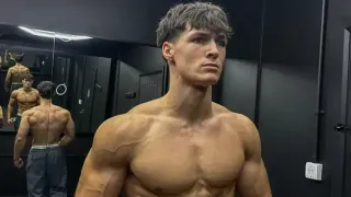 Harley Alexander, a Gym Rat Caught in a Thirst Trap